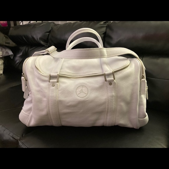 Michael Jordan White Duffle Bag - Picture 3 of 7